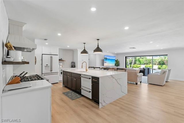 4222 Crayton RD, Naples, FL 34103