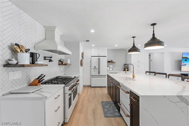 4222 Crayton RD, Naples, FL 34103