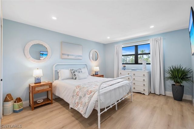 4222 Crayton RD, Naples, FL 34103