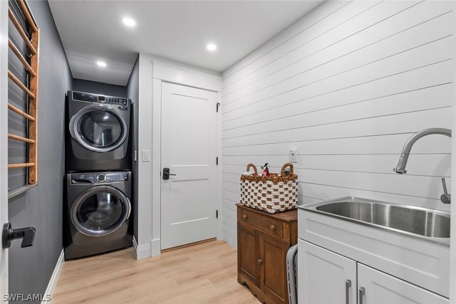 4222 Crayton RD, Naples, FL 34103