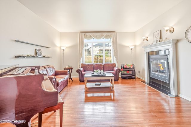 8703 Webster Ave, Yakima, WA 98908