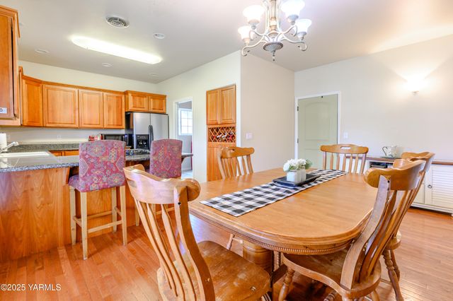 8703 Webster Ave, Yakima, WA 98908