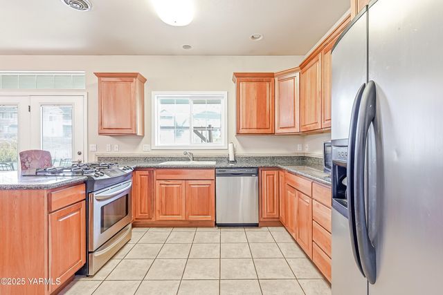 8703 Webster Ave, Yakima, WA 98908