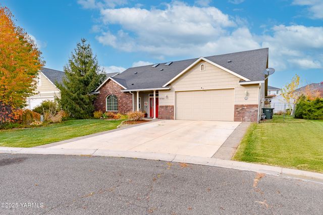 8703 Webster Ave, Yakima, WA 98908