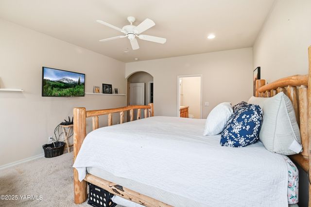 8703 Webster Ave, Yakima, WA 98908