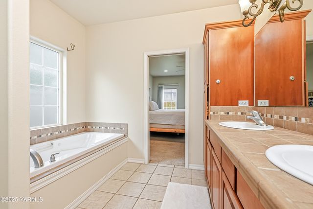 8703 Webster Ave, Yakima, WA 98908