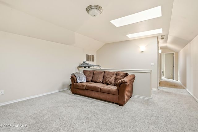 8703 Webster Ave, Yakima, WA 98908