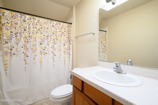 8703 Webster Ave, Yakima, WA 98908