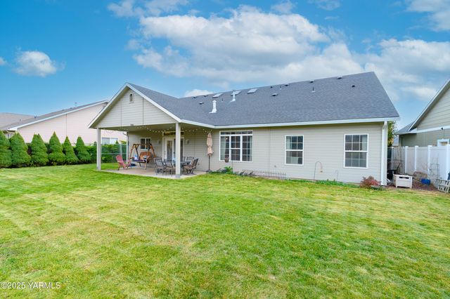 8703 Webster Ave, Yakima, WA 98908