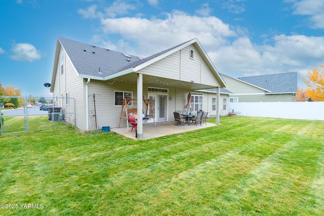 8703 Webster Ave, Yakima, WA 98908