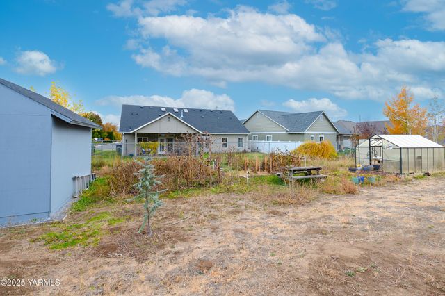 8703 Webster Ave, Yakima, WA 98908