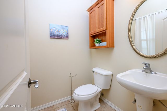 8703 Webster Ave, Yakima, WA 98908