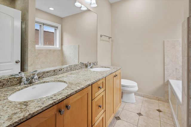 930 W Dakin Street 4, Chicago, IL 60613