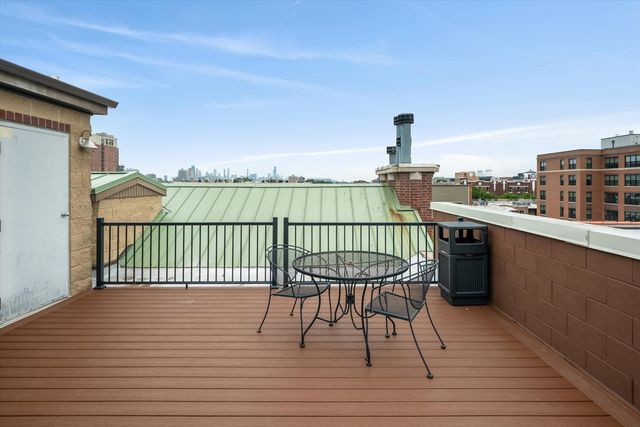 930 W Dakin Street 4, Chicago, IL 60613