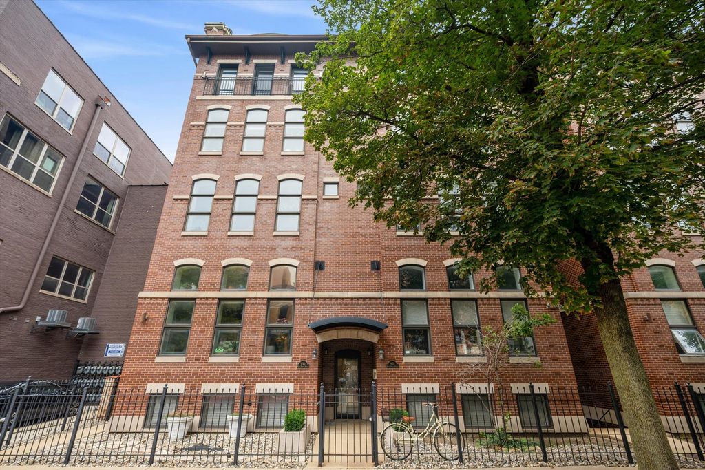 930 W Dakin Street 4, Chicago, IL 60613