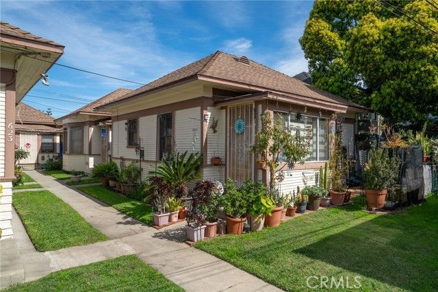 613 W 4th Street, Long Beach, CA 90802