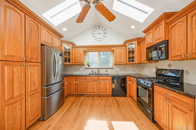 516 Heathcliff Drive, Seaford, NY 11783