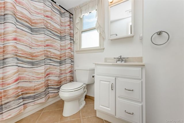 516 Heathcliff Drive, Seaford, NY 11783