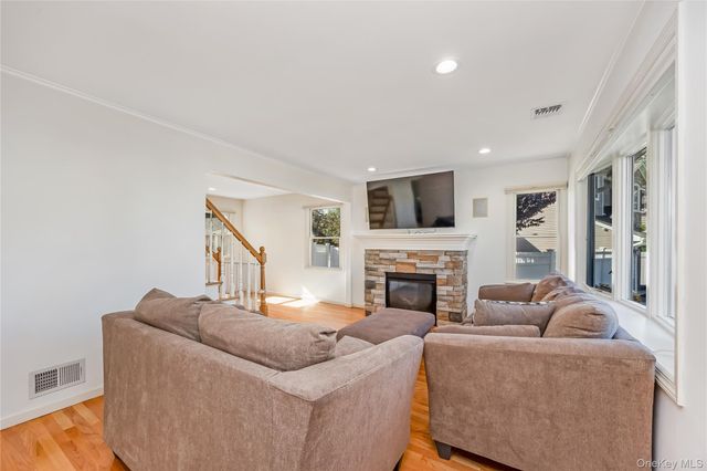 516 Heathcliff Drive, Seaford, NY 11783