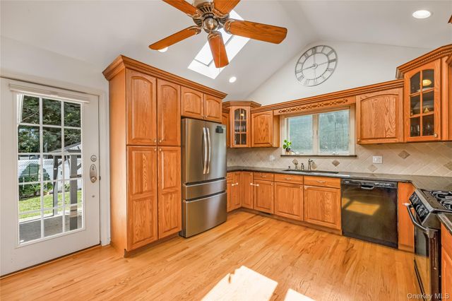 516 Heathcliff Drive, Seaford, NY 11783