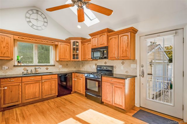 516 Heathcliff Drive, Seaford, NY 11783