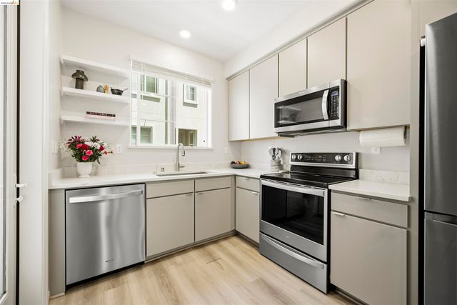 2829 Tradewind Ct, Alameda, CA 94501