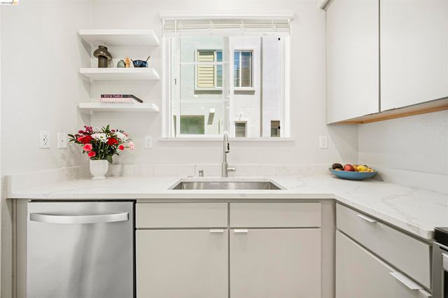 2829 Tradewind Ct, Alameda, CA 94501