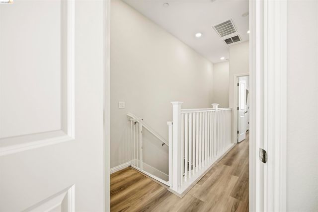 2829 Tradewind Ct, Alameda, CA 94501