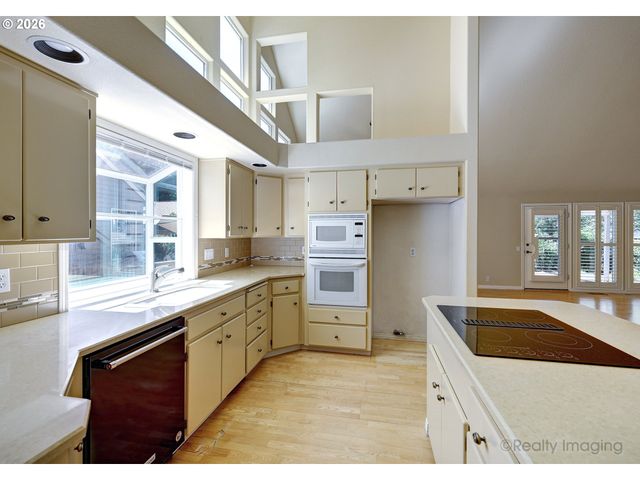 32150 Sw LAKE Dr, Wilsonville, OR 97070