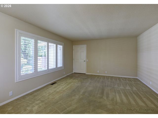 32150 Sw LAKE Dr, Wilsonville, OR 97070