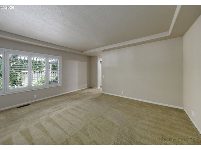 32150 Sw LAKE Dr, Wilsonville, OR 97070