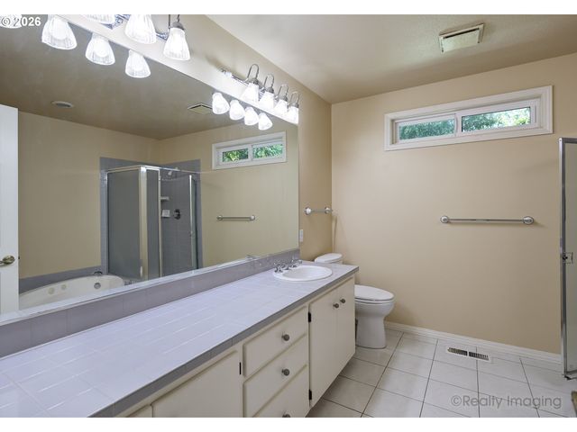 32150 Sw LAKE Dr, Wilsonville, OR 97070