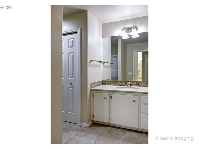 32150 Sw LAKE Dr, Wilsonville, OR 97070
