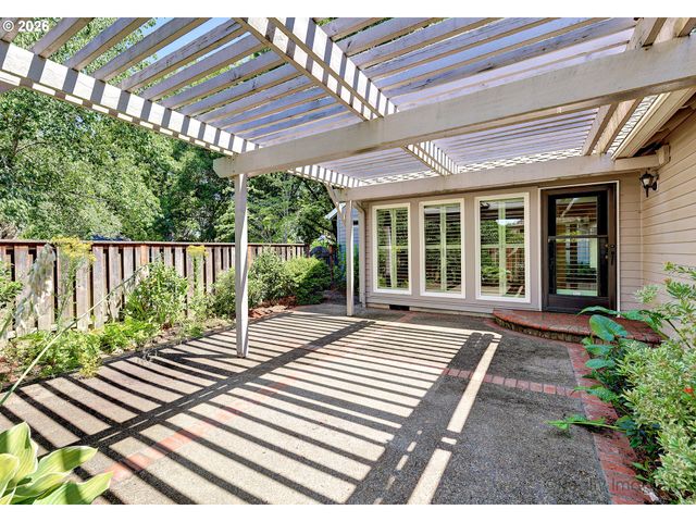 32150 Sw LAKE Dr, Wilsonville, OR 97070