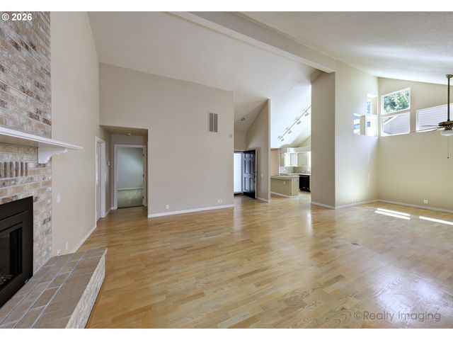 32150 Sw LAKE Dr, Wilsonville, OR 97070