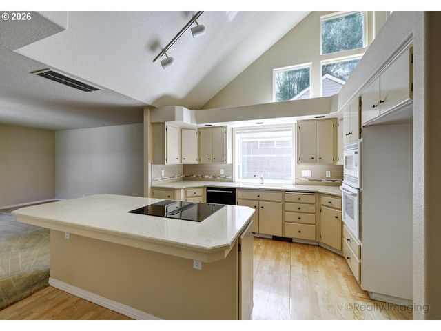 32150 Sw LAKE Dr, Wilsonville, OR 97070