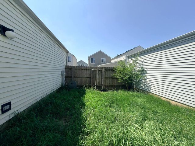 902 Symphony Drive, Aurora, IL 60504