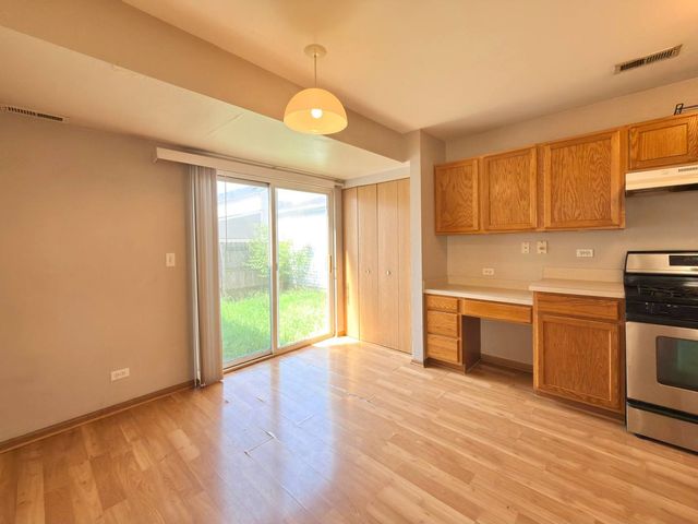 902 Symphony Drive, Aurora, IL 60504