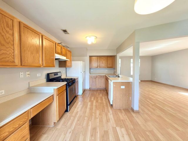 902 Symphony Drive, Aurora, IL 60504