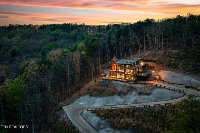 780 Laurel Lake Circle, Madisonville, TN 37354