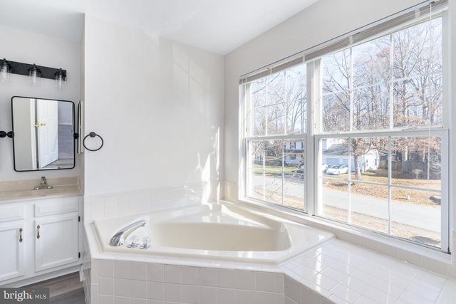 11818 HICKORY CREEK DR, Fredericksburg, VA 22407