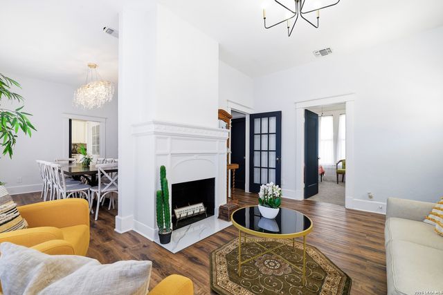 102 Beal, San Antonio, TX 78201