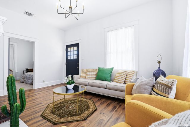 102 Beal, San Antonio, TX 78201