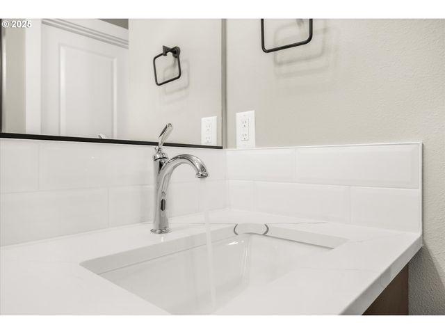 85 Nw MAWRCREST Ave, Gresham, OR 97030