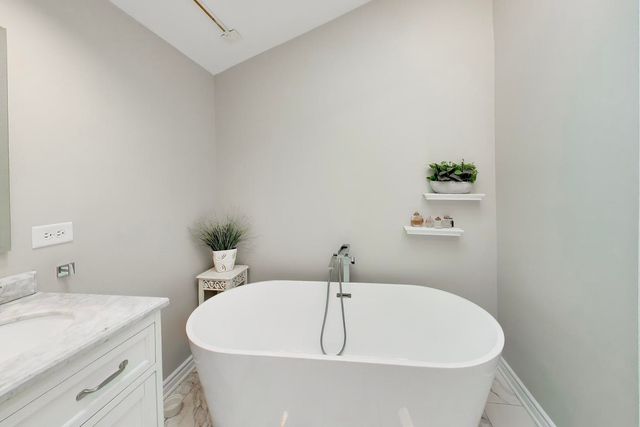 3414 E MARDAN Drive, Long Grove, IL 60047