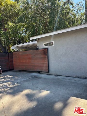 688 Mildred Avenue, Venice, CA 90291