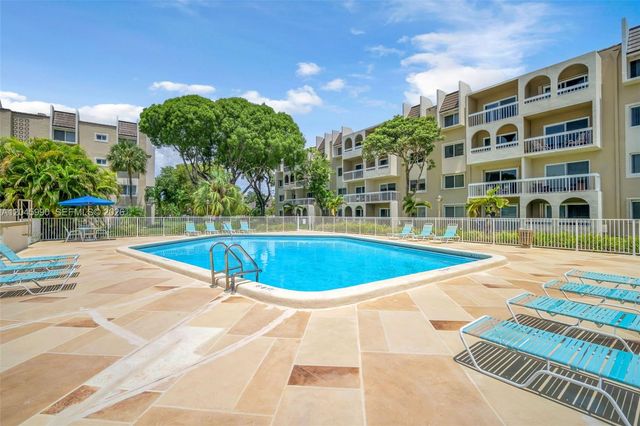 8101 Camino Real 402, Miami, FL 33143
