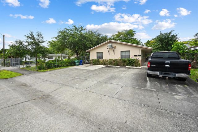 2840 NW 13th Court 1-2, Fort Lauderdale, FL 33311