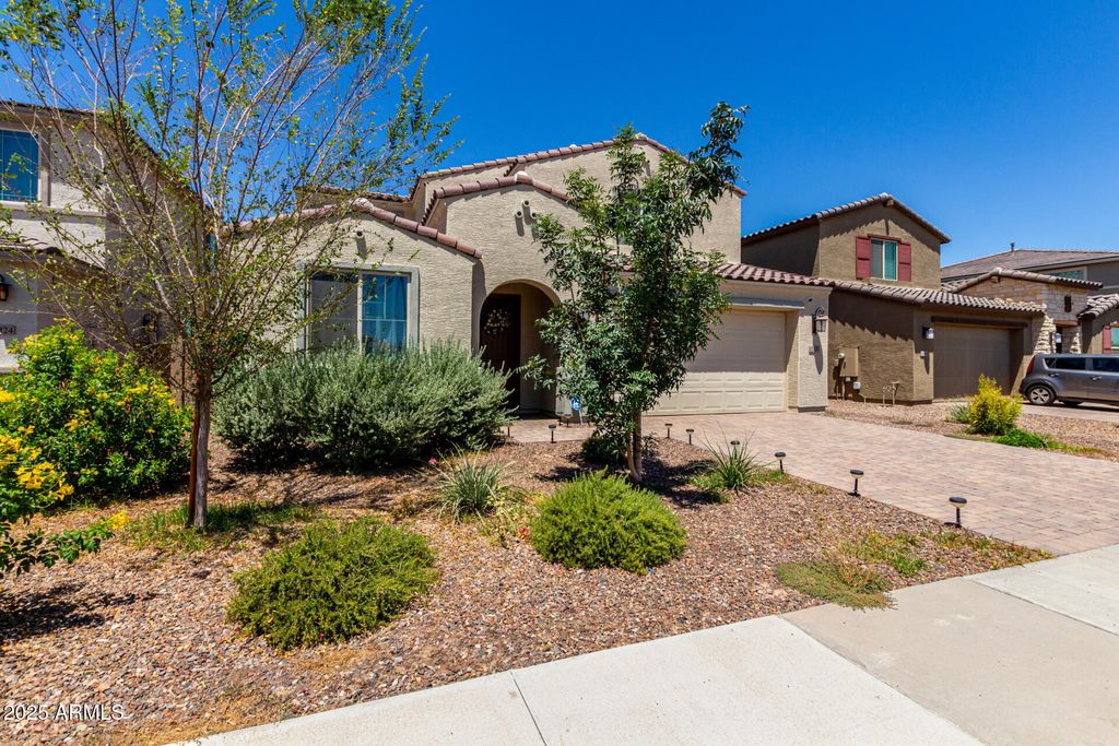 12120 W PARKWAY Lane, Avondale, AZ 85323 — photo 4