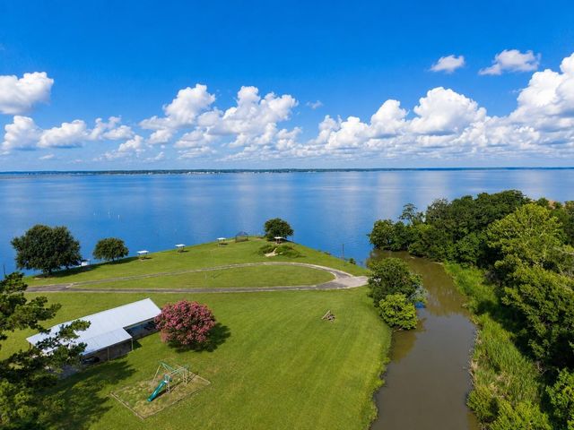235 Lakeview Harbor, Onalaska, TX 77360